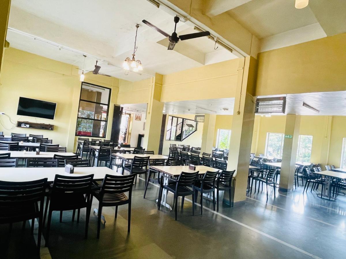 Hotel Manik Moti Lonavala Εξωτερικό φωτογραφία