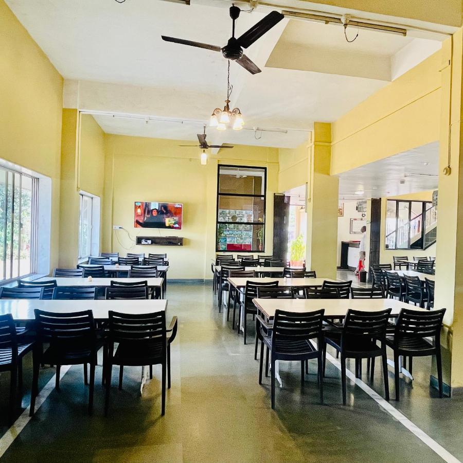Hotel Manik Moti Lonavala Εξωτερικό φωτογραφία