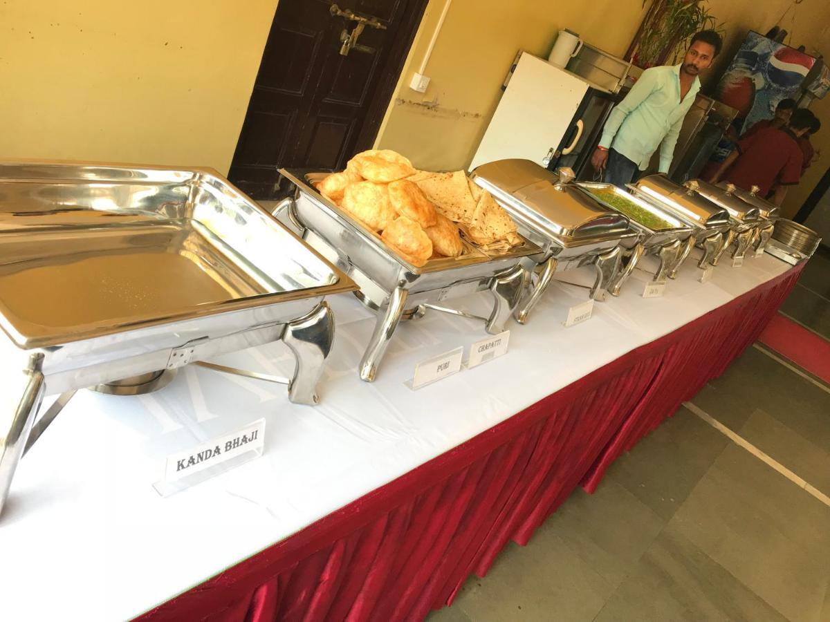 Hotel Manik Moti Lonavala Εξωτερικό φωτογραφία