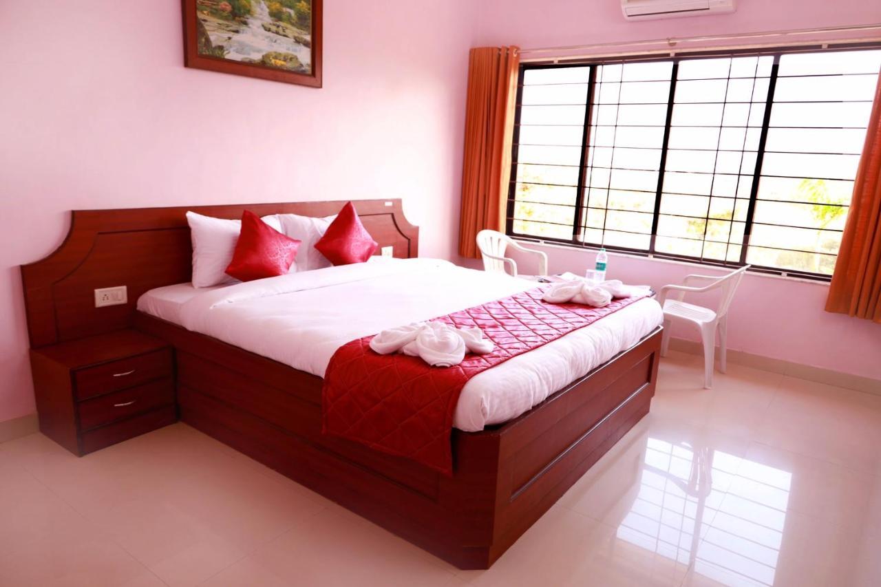 Hotel Manik Moti Lonavala Εξωτερικό φωτογραφία